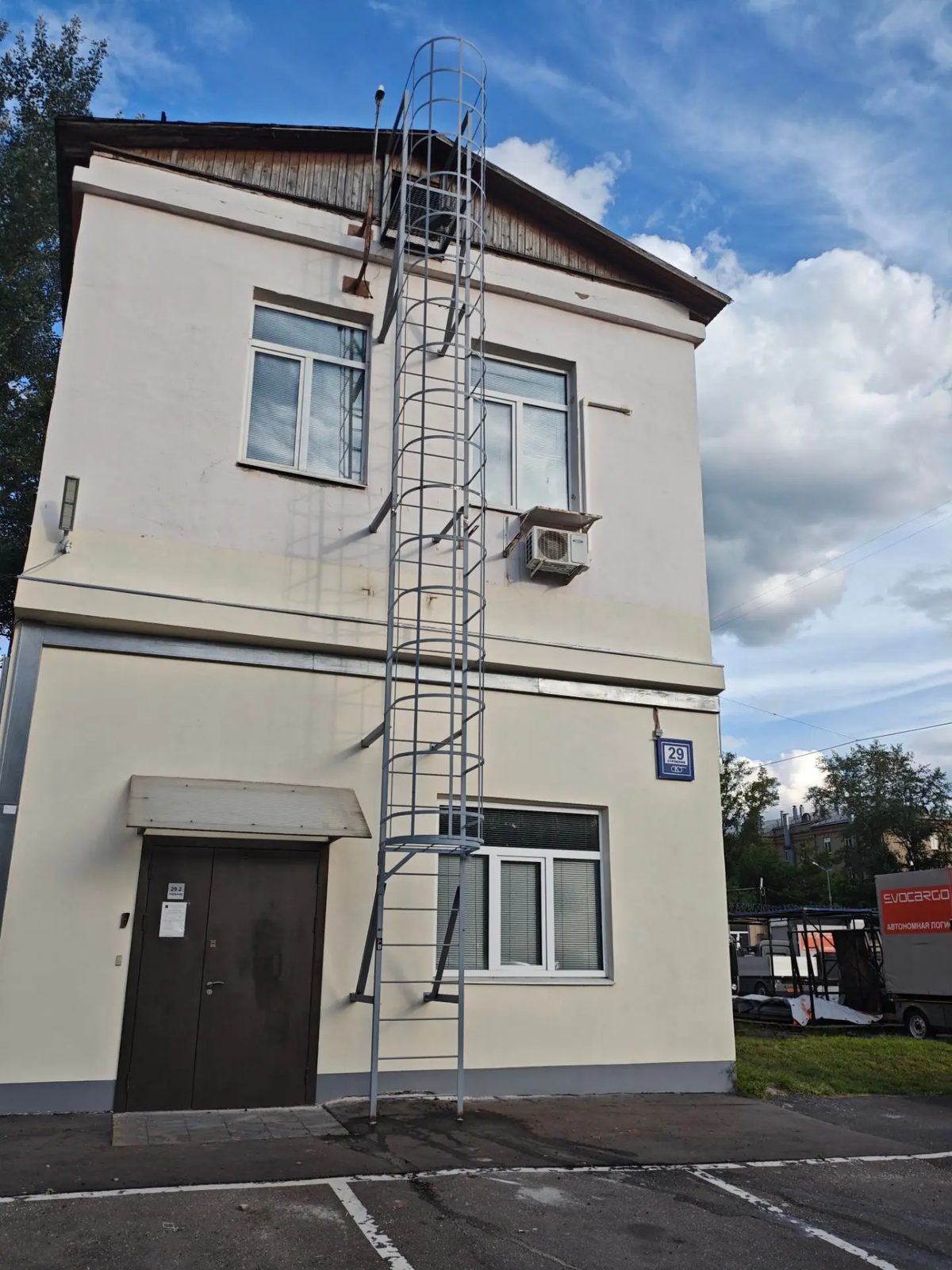 Пожарная лестница П1-2, ул. Годовикова — фото 2